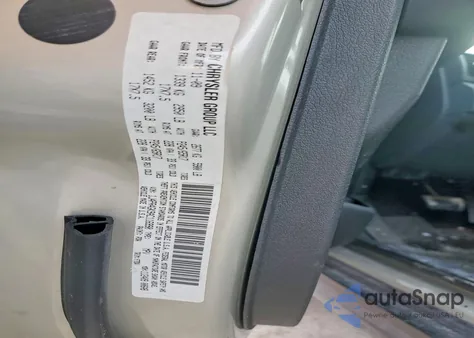 2010 Jeep Grand Cherokee Laredo z USA, uszkodzony, nr VIN 1J4PR4GK9AC116990